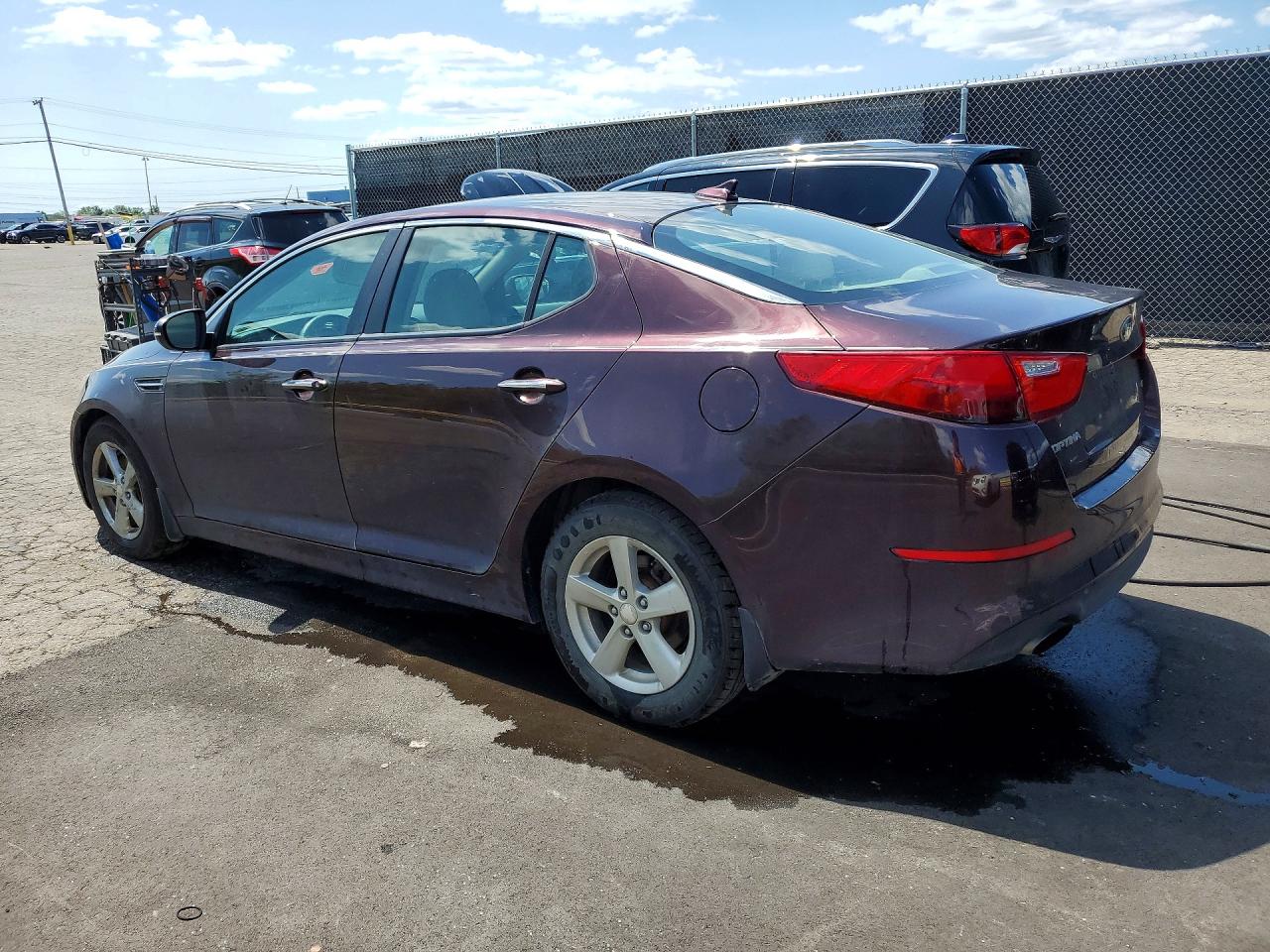 2015 Kia Optima Lx Коричневый vin: 5XXGM4A75FG470425