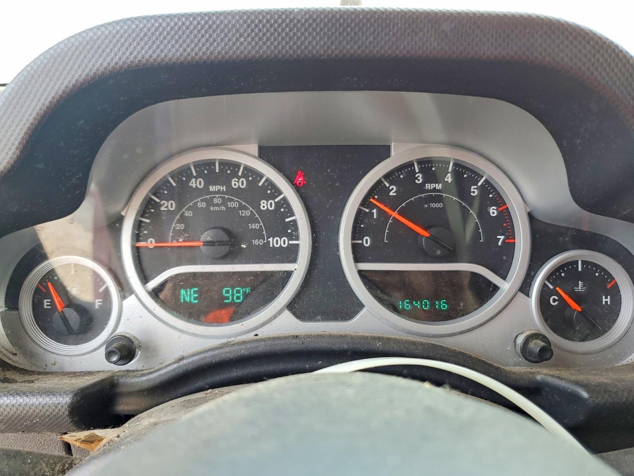 2007 Jeep Wrangler Sahara Red vin: 1J8FA54177L135775