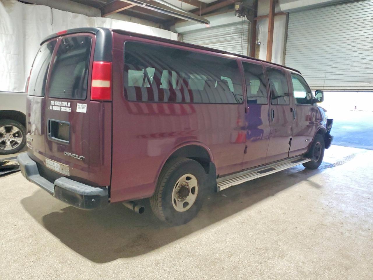2003 Chevrolet Express G3500 Red vin: 1GAHG39U031231526