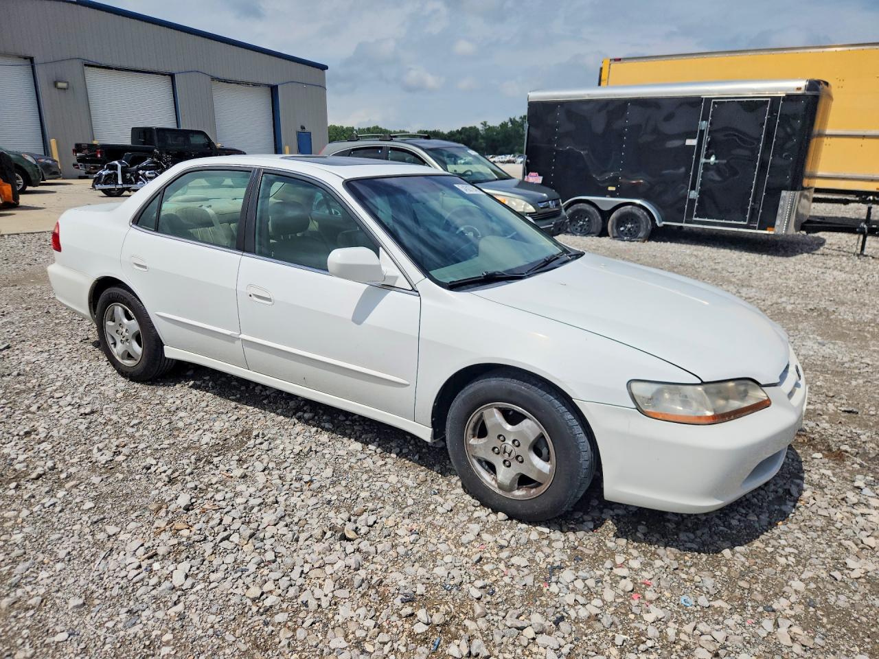 2000 Honda Accord Ex White vin: 1HGCG1650YA085477