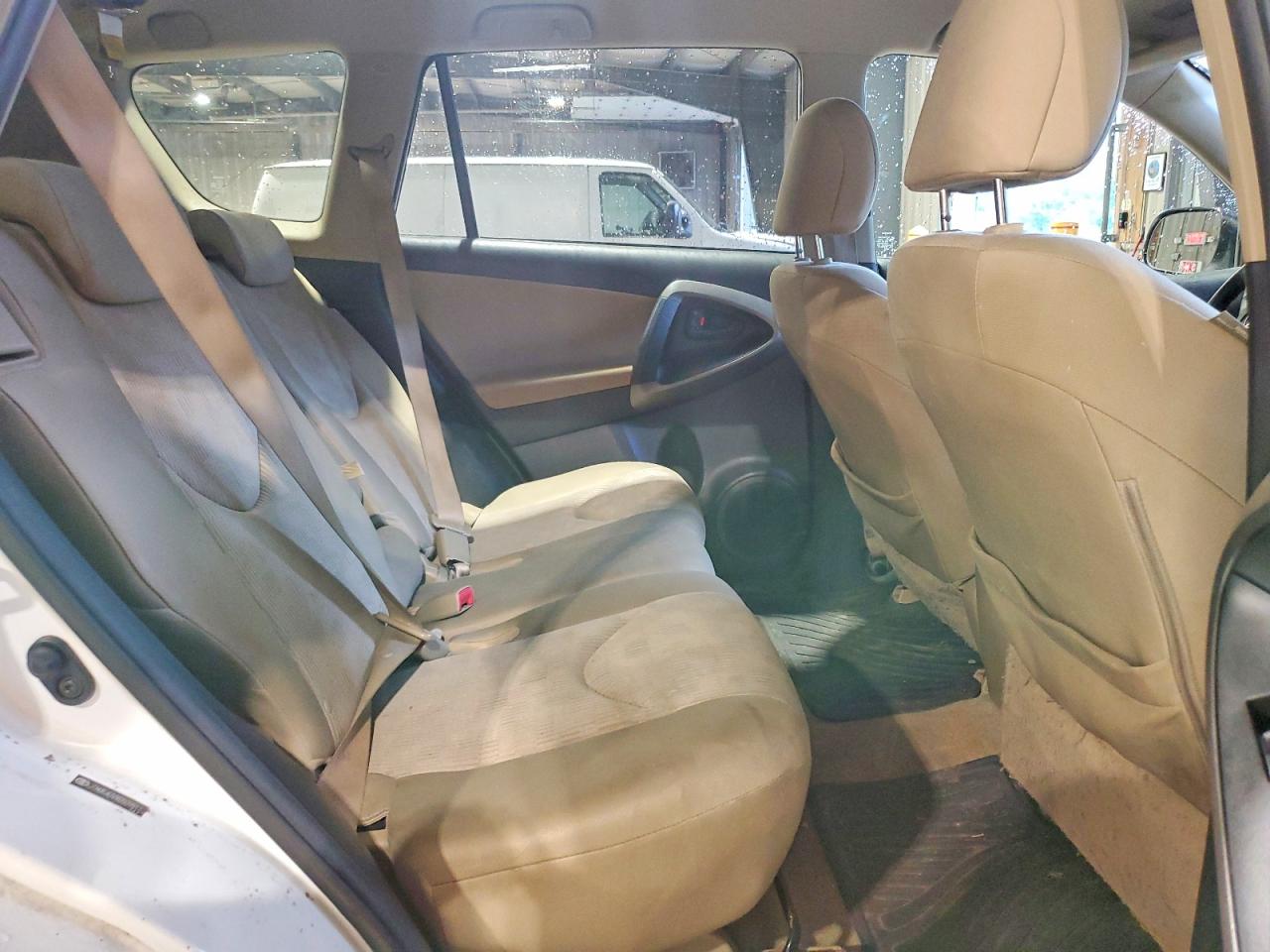 2011 Toyota Rav4 Base White vin: JTMBK4DVXB5099173
