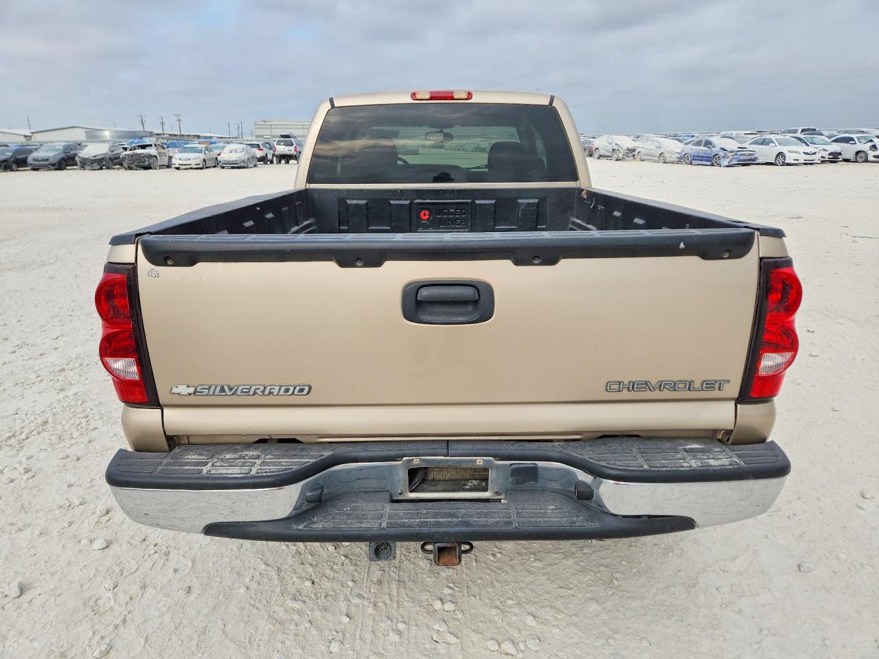 2005 Chevrolet Silverado C1500 Золотой vin: 2GCEC19V951310872