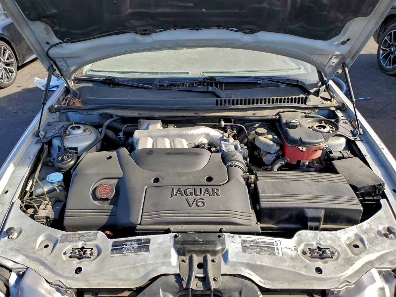 2002 Jaguar X-type 2.5 Silver vin: SAJEA51DX2XC77979