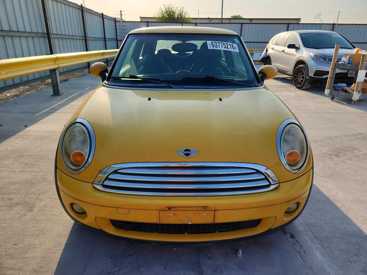 2009 Mini Cooper Yellow vin: WMWMF33509TU70997
