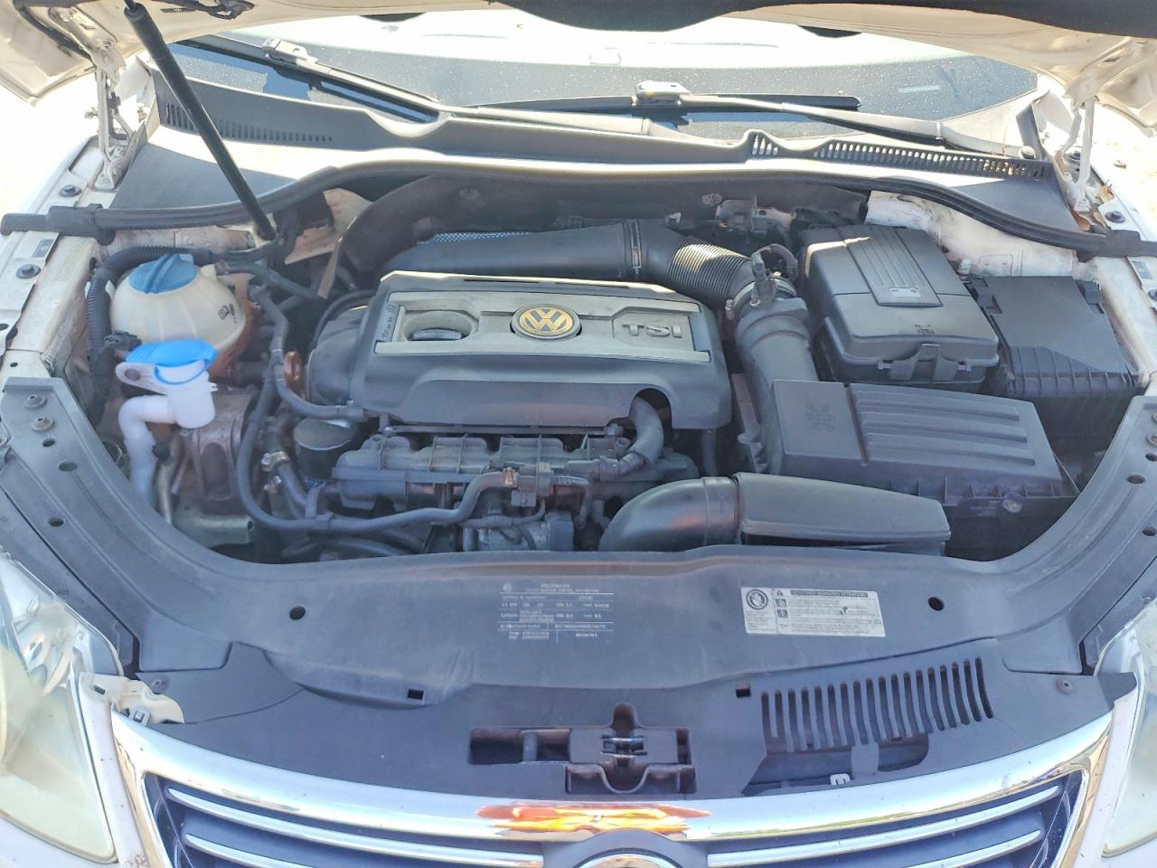2010 Volkswagen Eos Lux White vin: WVWFA7AH7AV025406