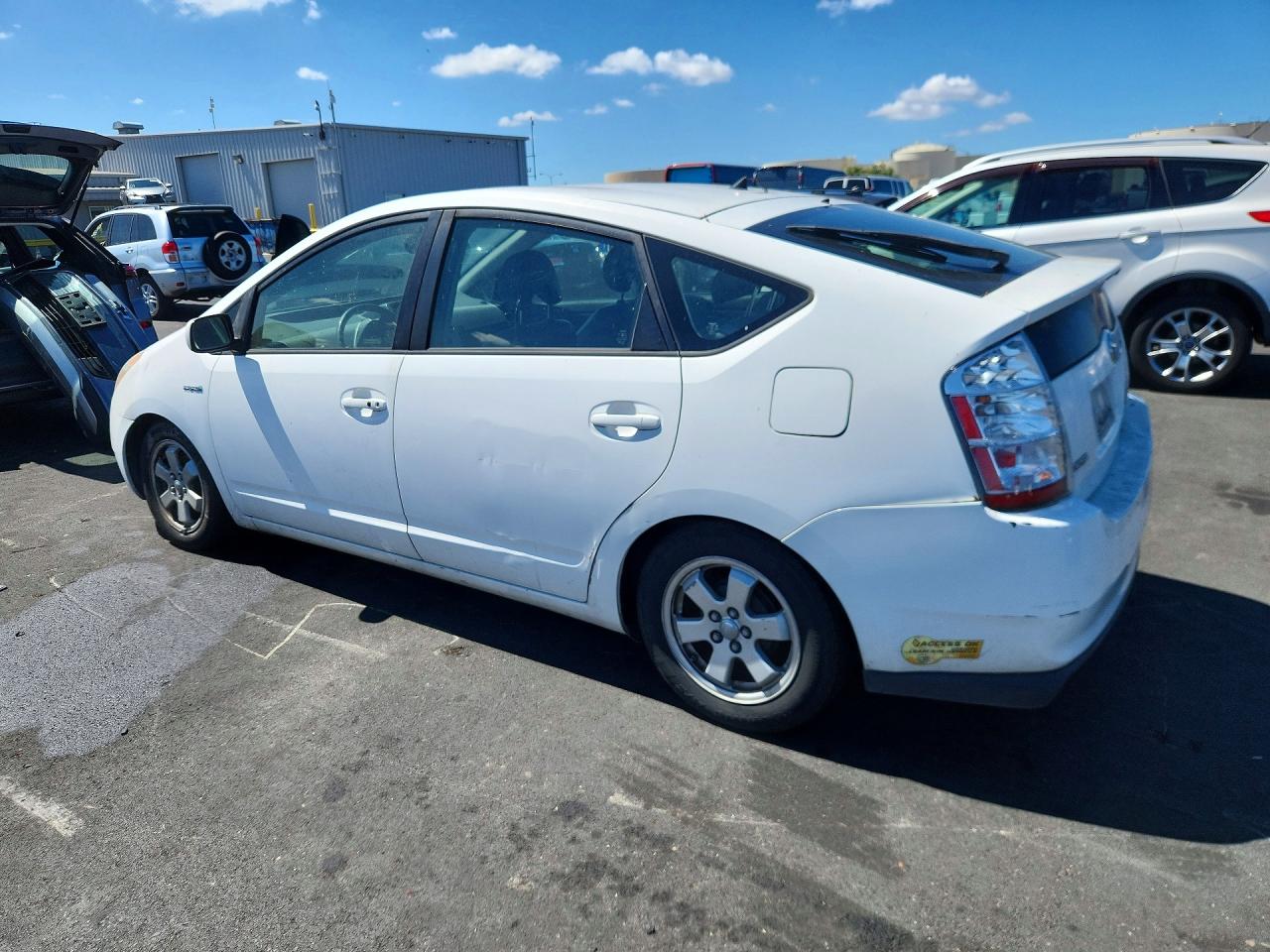 2006 Toyota Prius Base White vin: JTDKB20UX63144745