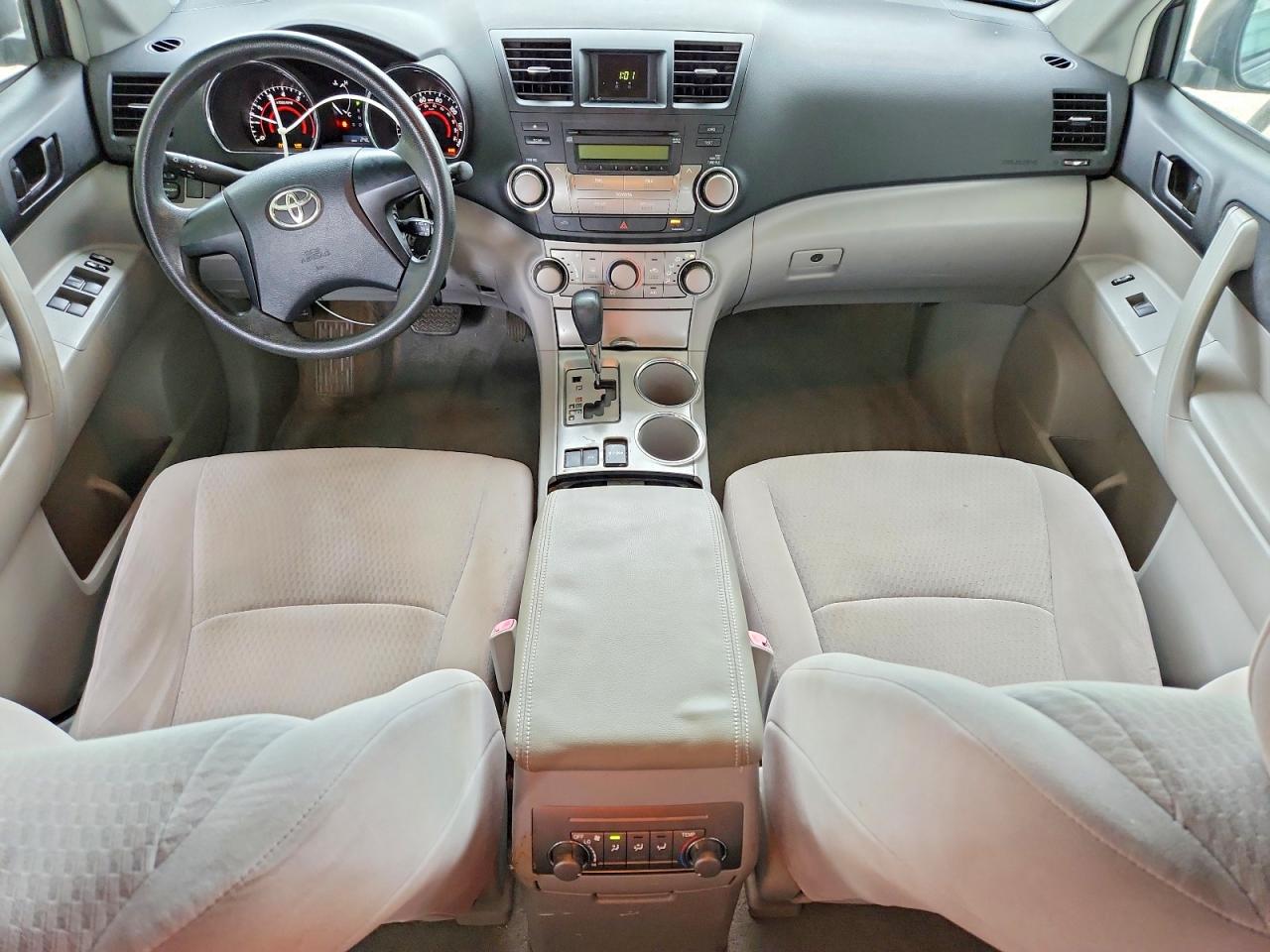 2008 Toyota Highlander Base Silver vin: JTEDS41A682053159