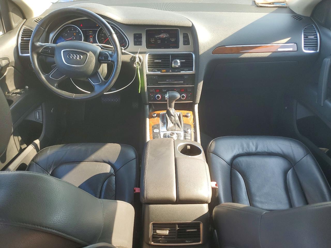 2014 Audi Q7 Premium Plus Серебряный vin: WA1LGAFE2ED013425
