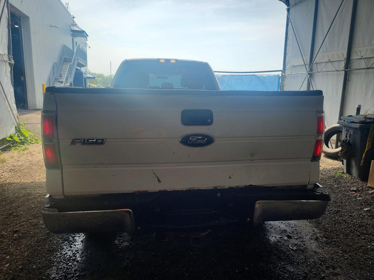 2014 Ford F150 Super Cab White vin: 1FTVX1EFXEKF11912