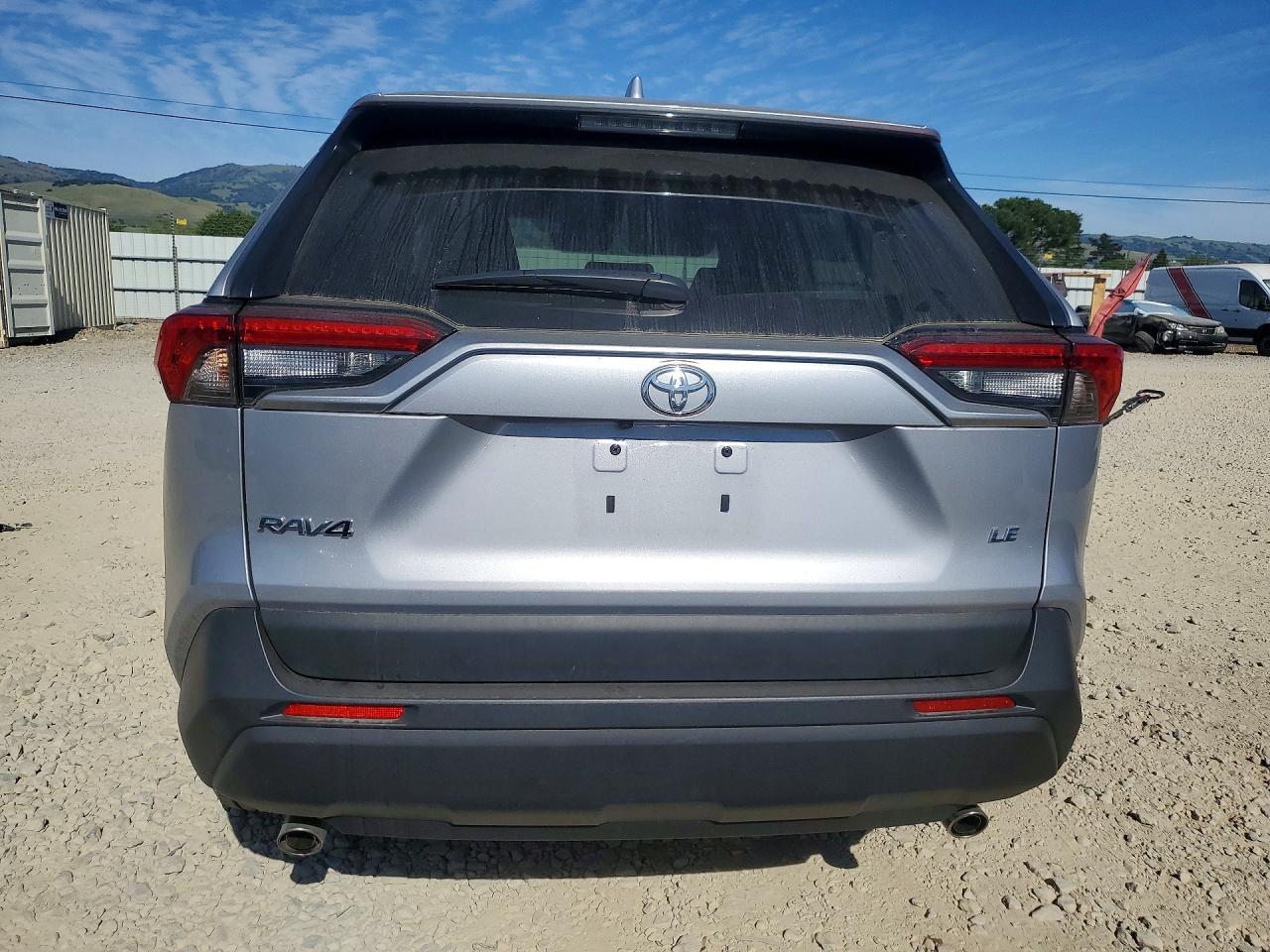 2024 Toyota Rav4 Le Silver vin: 2T3K1RFV0RC269686