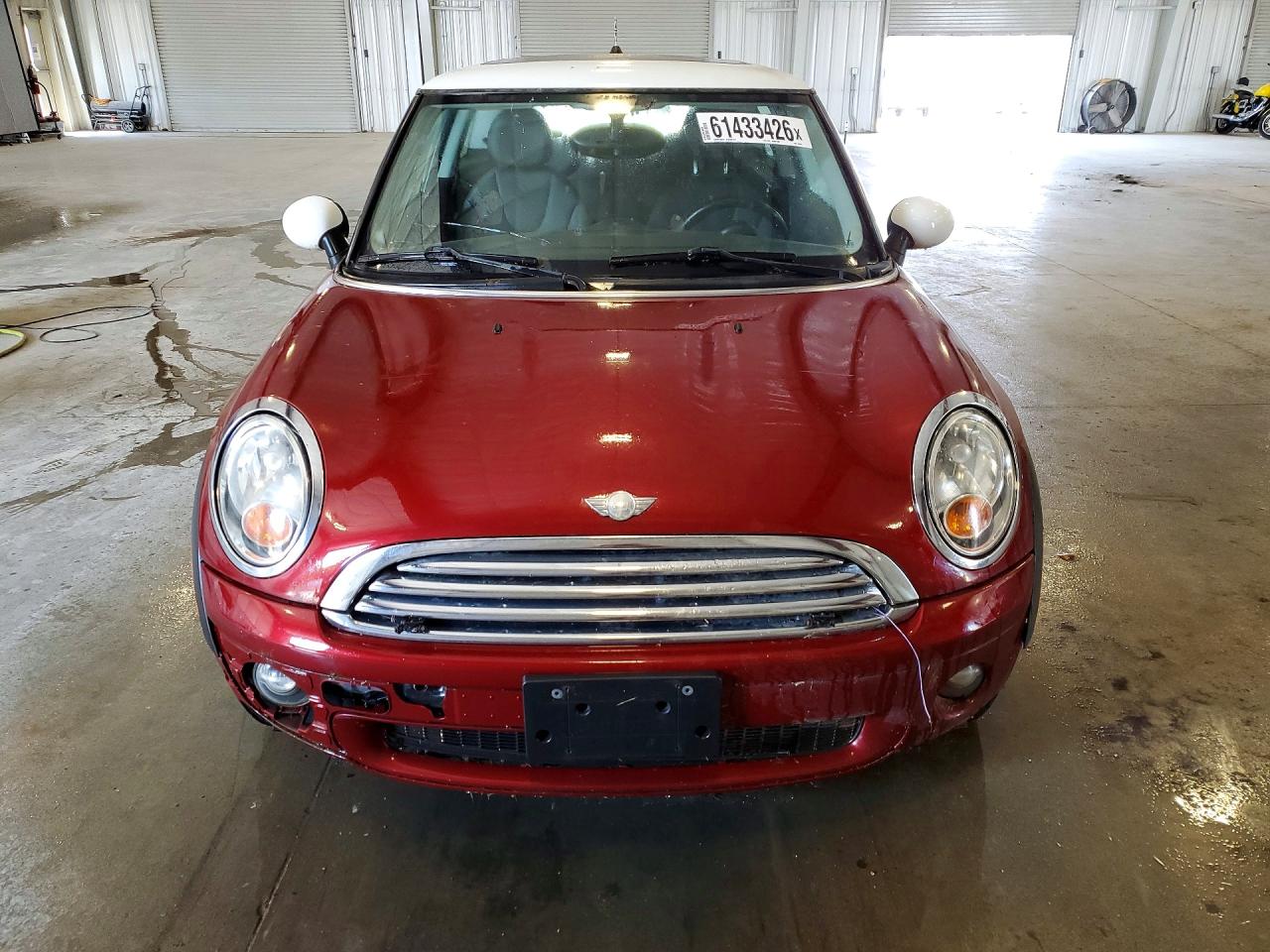 2009 Mini Cooper Maroon vin: WMWMF33519TU70314