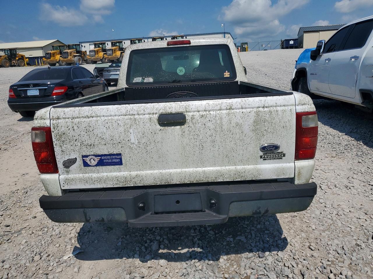 2005 Ford Ranger White vin: 1FTYR10D55PA93825