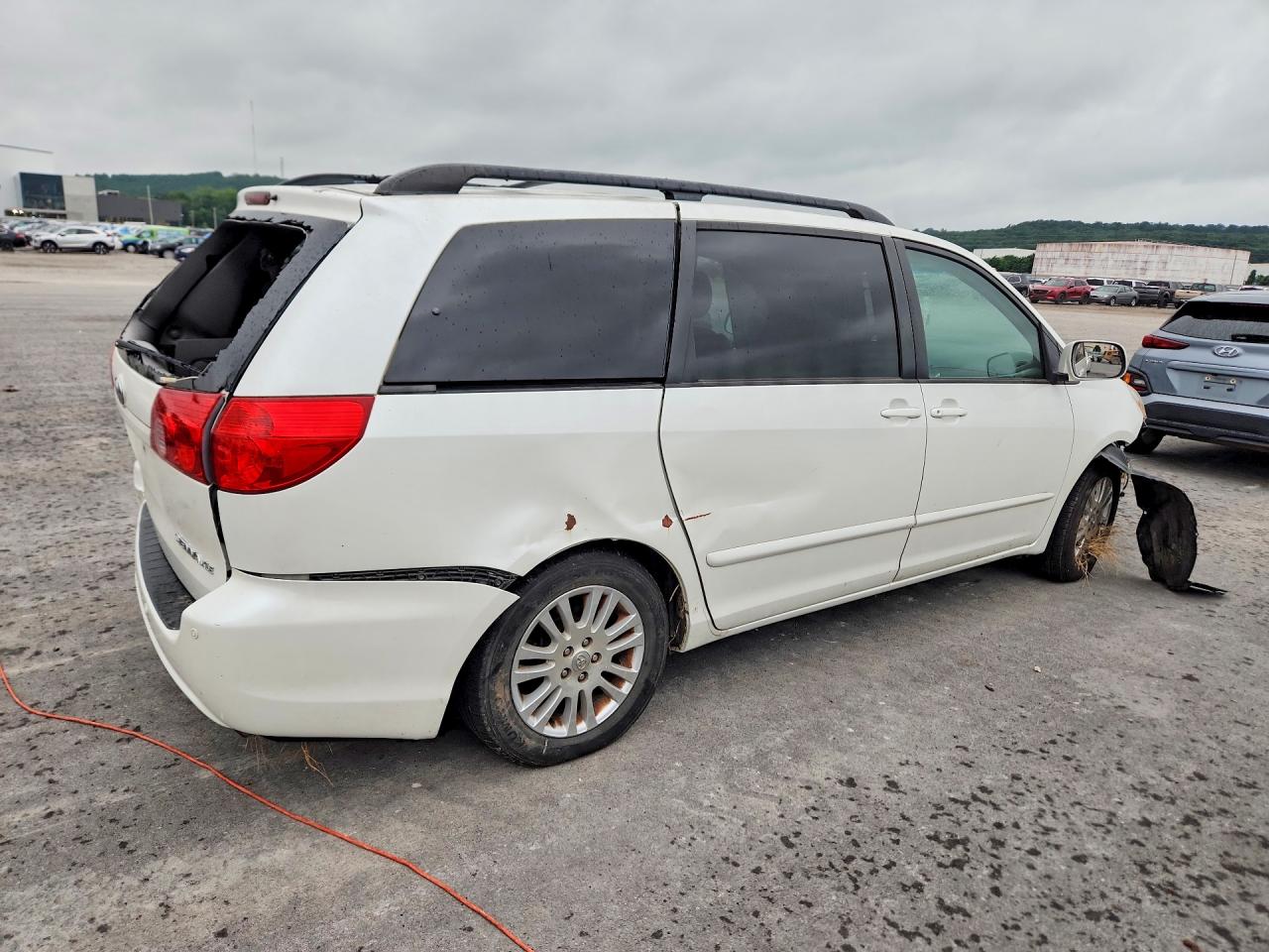 2010 Toyota Sienna Xle White vin: 5TDYK4CC5AS323761