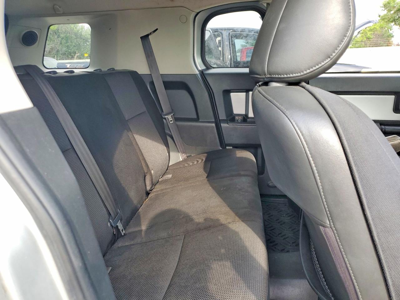 2007 Toyota Fj Cruiser Base Silver vin: JTEZU11F970004896