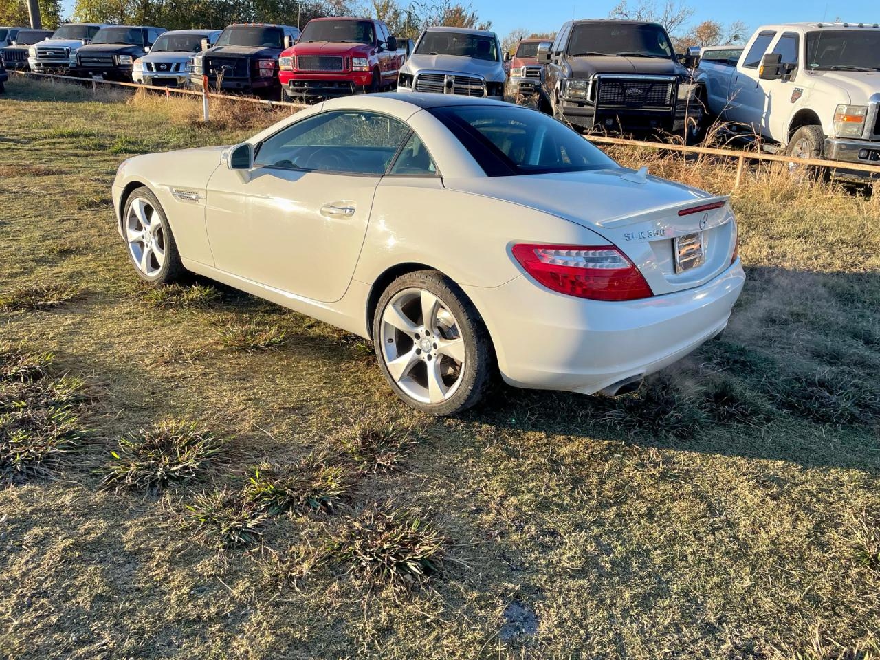 2012 Mercedes-benz Slk 350 White vin: WDDPK5HA1CF038430