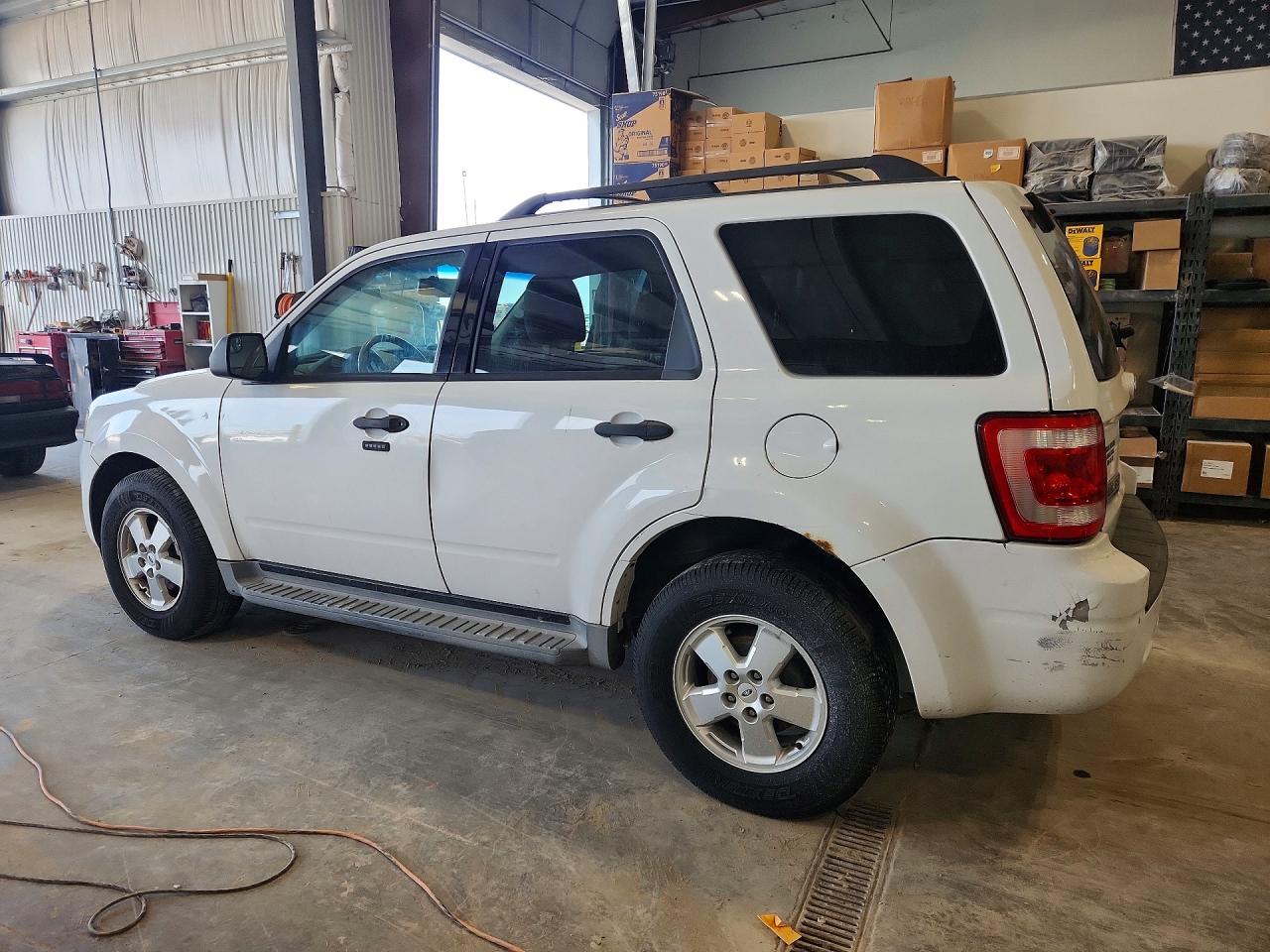 2010 Ford Escape Xlt White vin: 1FMCU9DG8AKC35177