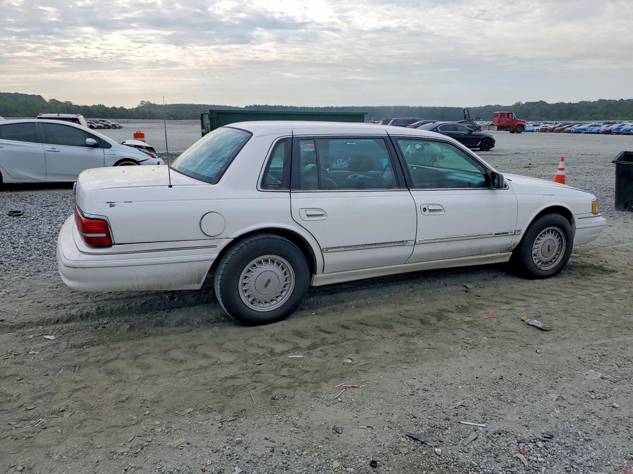 1994 Lincoln Continental Executive White vin: 1LNLM9747RY631711