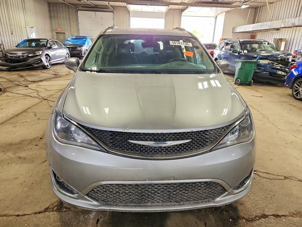 2017 Chrysler Pacifica Touring L Silver vin: 2C4RC1BG3HR539583