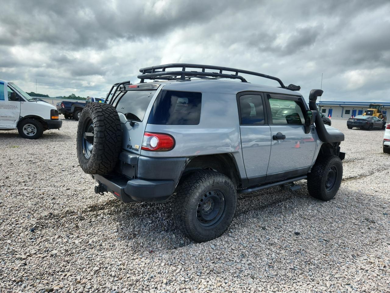 2013 Toyota Fj Cruiser Base Silver vin: JTEBU4BF5DK168177