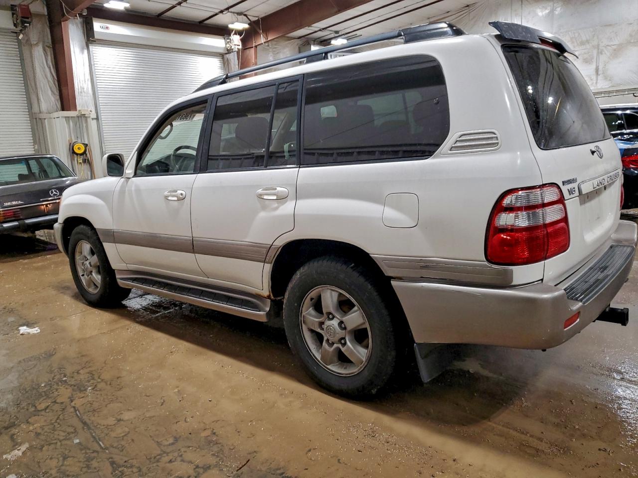 2004 Toyota Land Cruiser White vin: JTEHT05J642060396