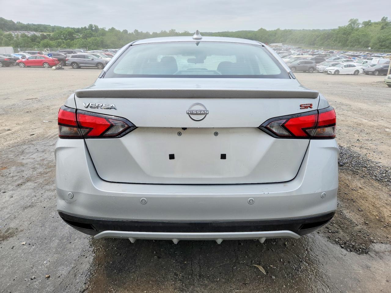 2024 Nissan Versa Sr Silver vin: 3N1CN8FV9RL881073