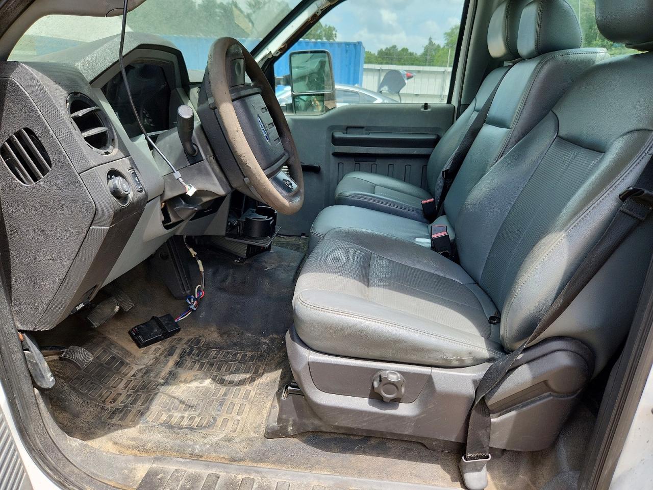 2014 Ford F250 Super Duty White vin: 1FTBF2A66EEA30362