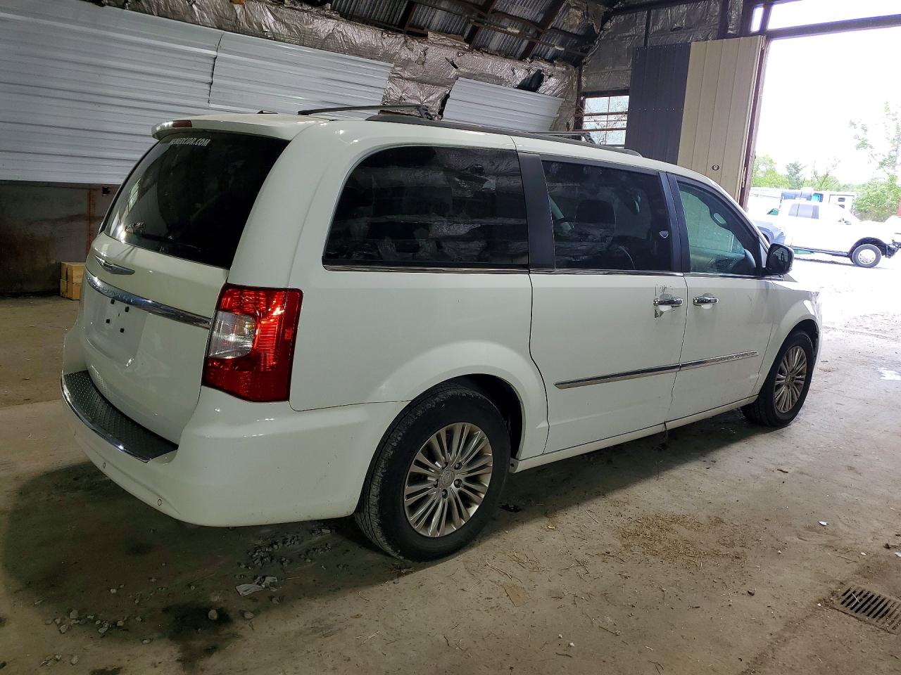 2015 Chrysler Town & Country Touring L White vin: 2C4RC1CG5FR539872