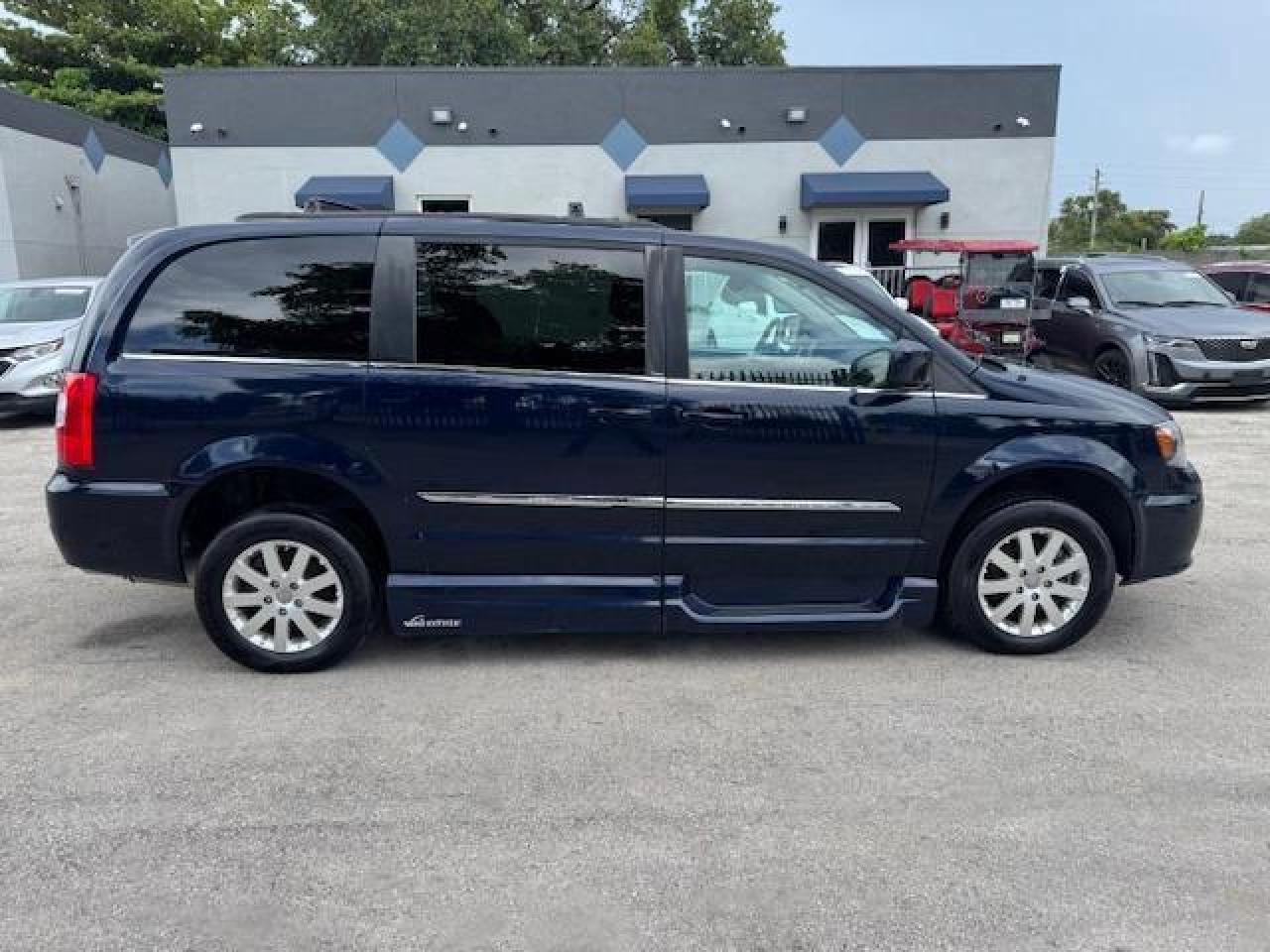 2014 Chrysler Town & Country Touring Blue vin: 2C4RC1BG7ER271083