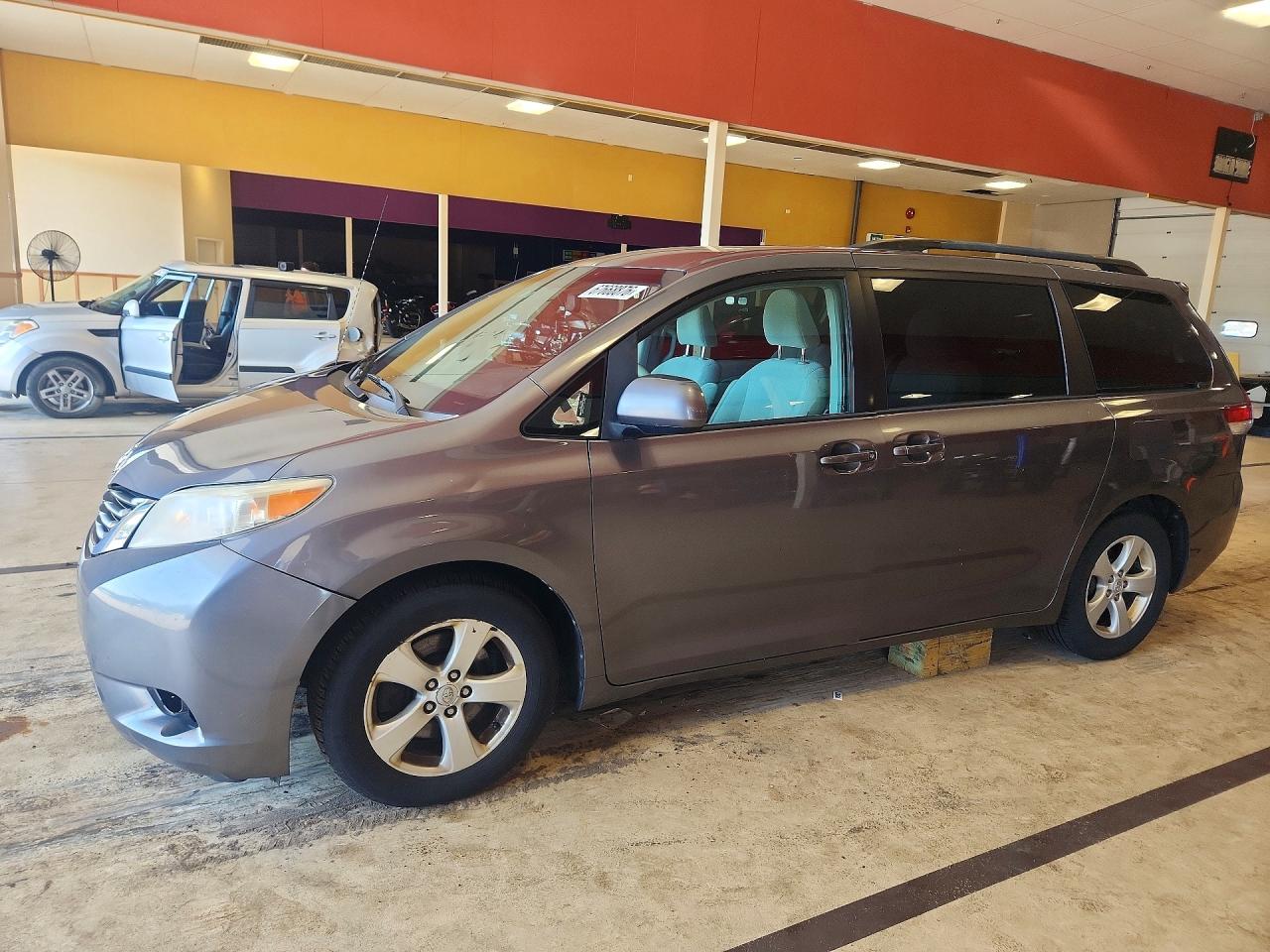 2011 Toyota Sienna Le Gray vin: 5TDKK3DCXBS101927