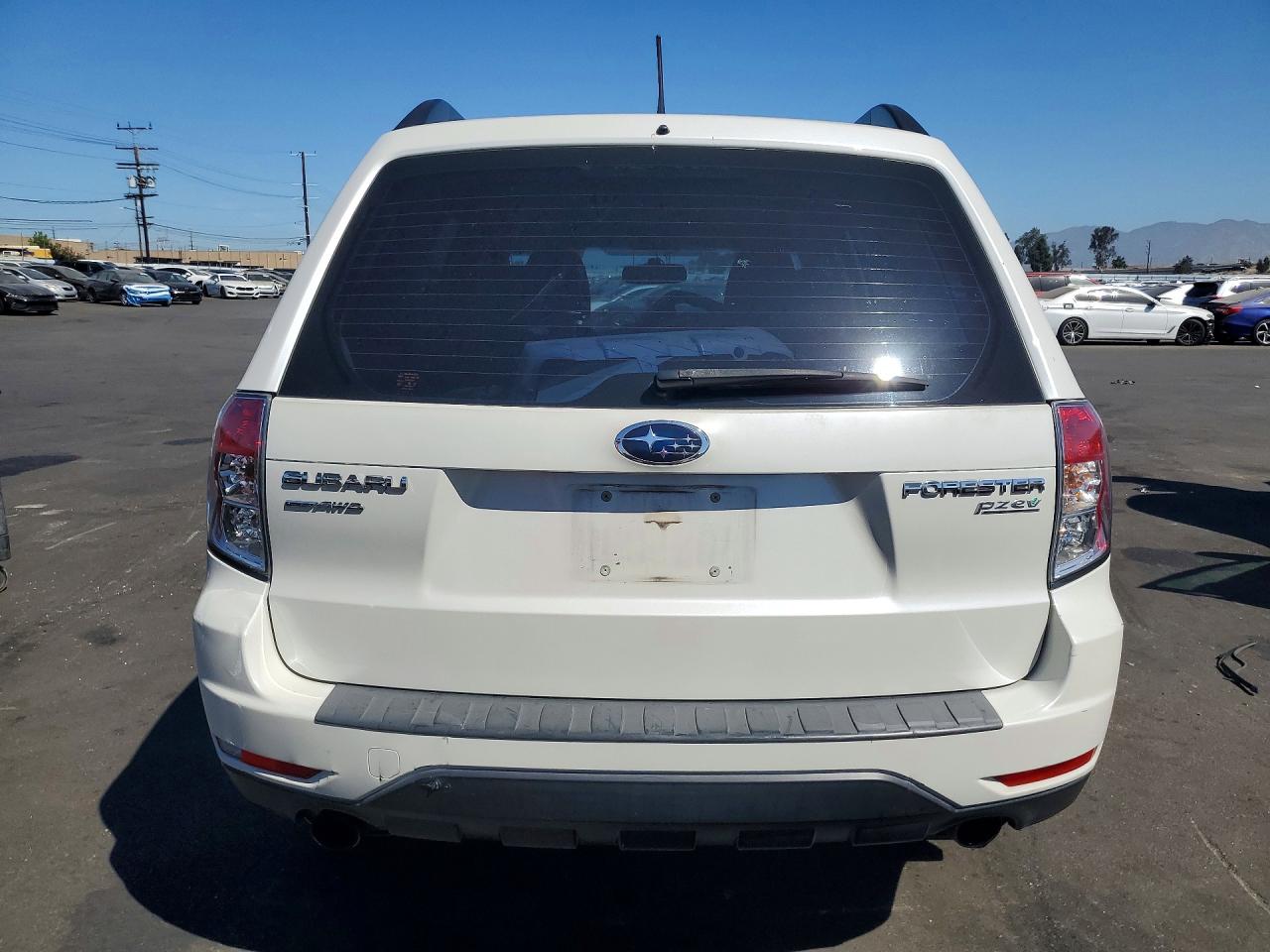 2013 Subaru Forester 2.5x White vin: JF2SHABC1DH432944