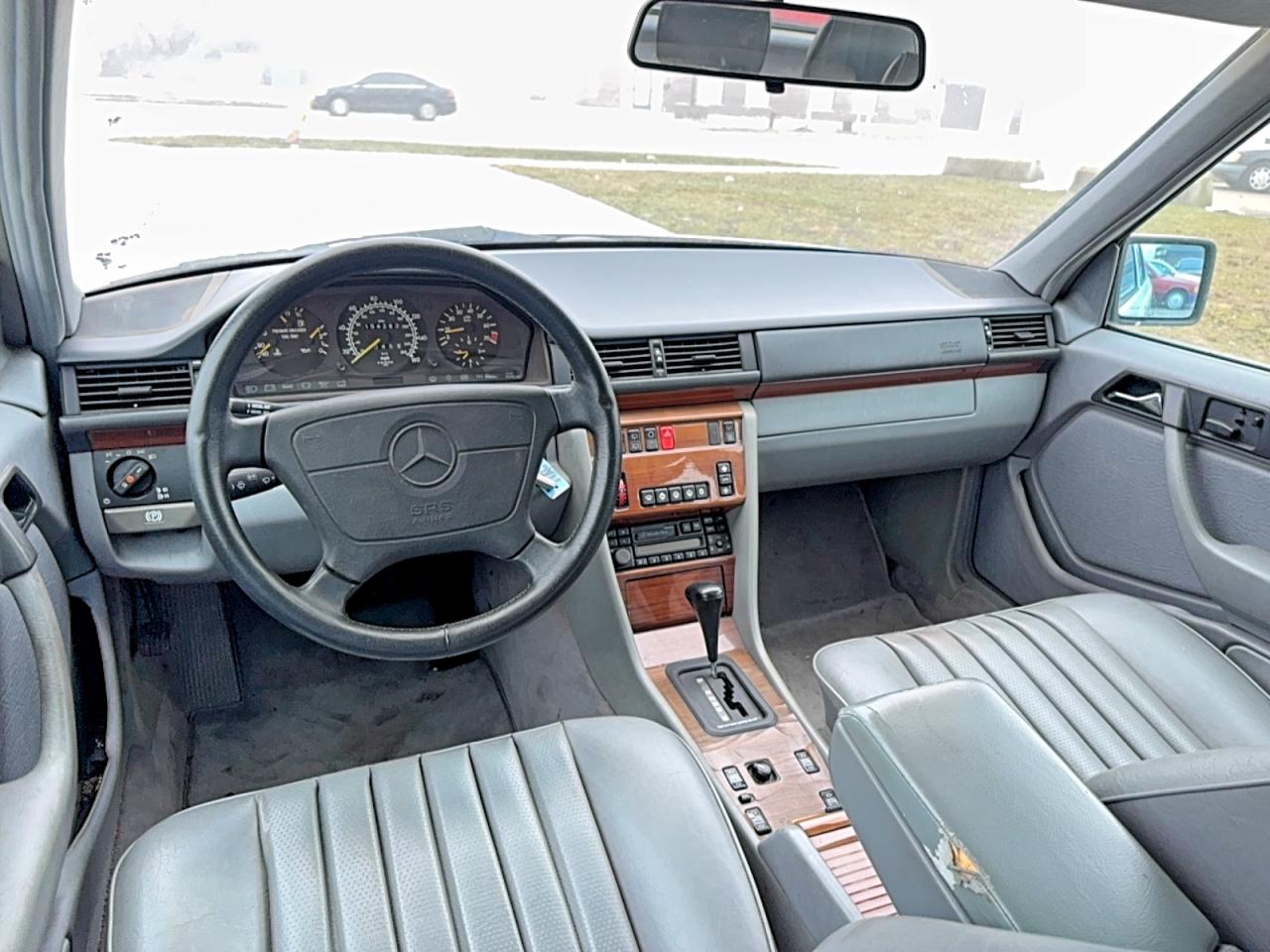 1995 Mercedes-benz E 320 White vin: WDBEA92E2SF296279