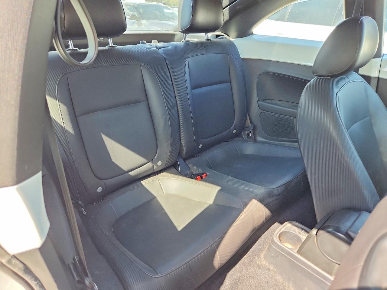 2014 Volkswagen Beetle Белый vin: 3VWJ17ATXEM661524