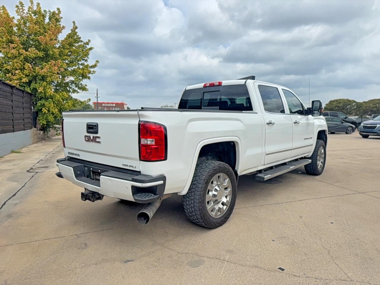 2015 Gmc Sierra K2500 Denali White vin: 1GT120E85FF601018