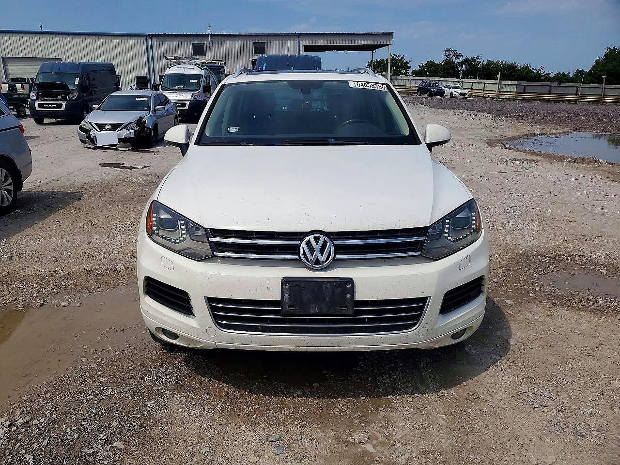 2012 Volkswagen Touareg V6 Белый vin: WVGFF9BP3CD003135