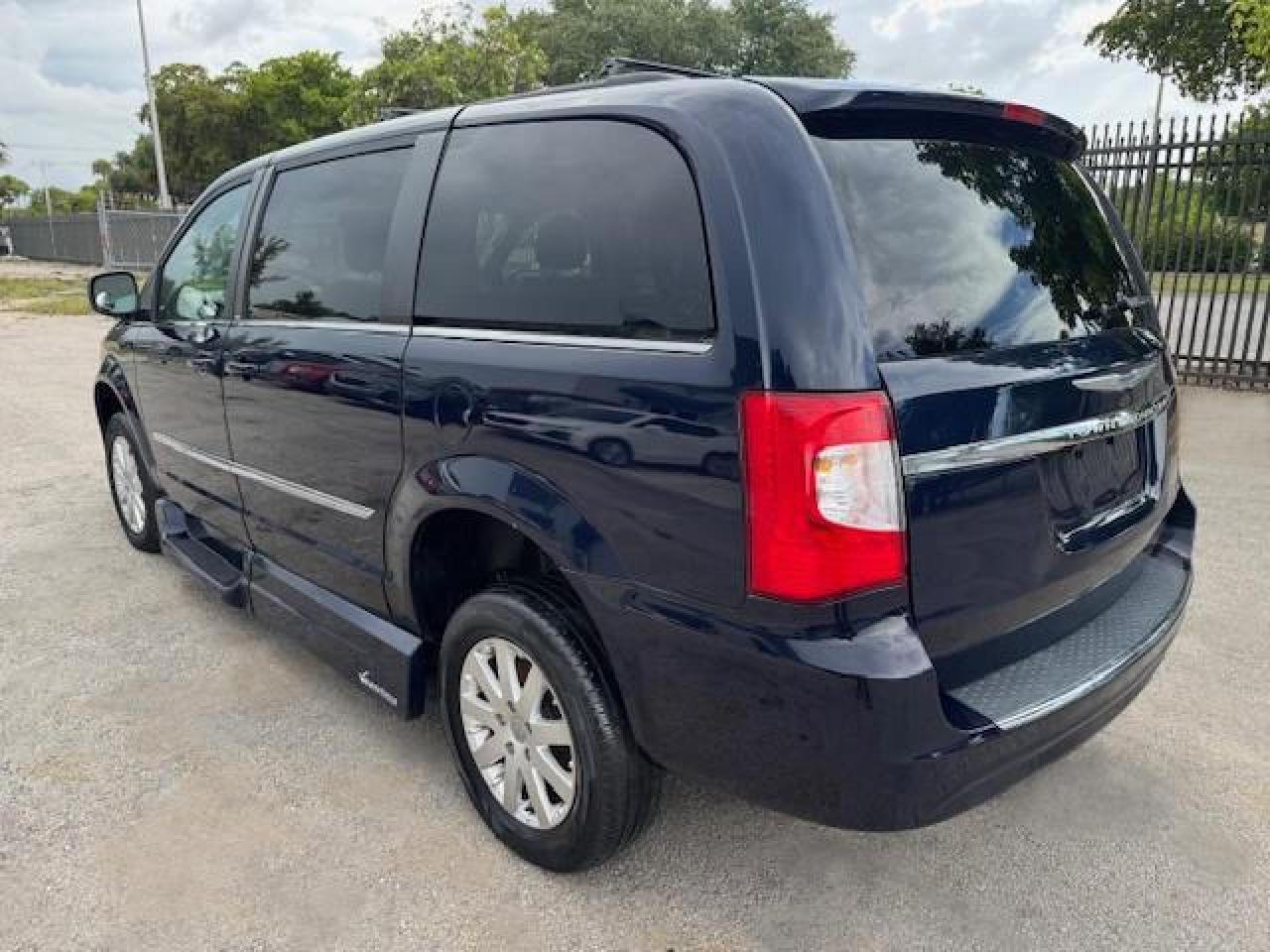 2014 Chrysler Town & Country Touring Blue vin: 2C4RC1BG7ER271083
