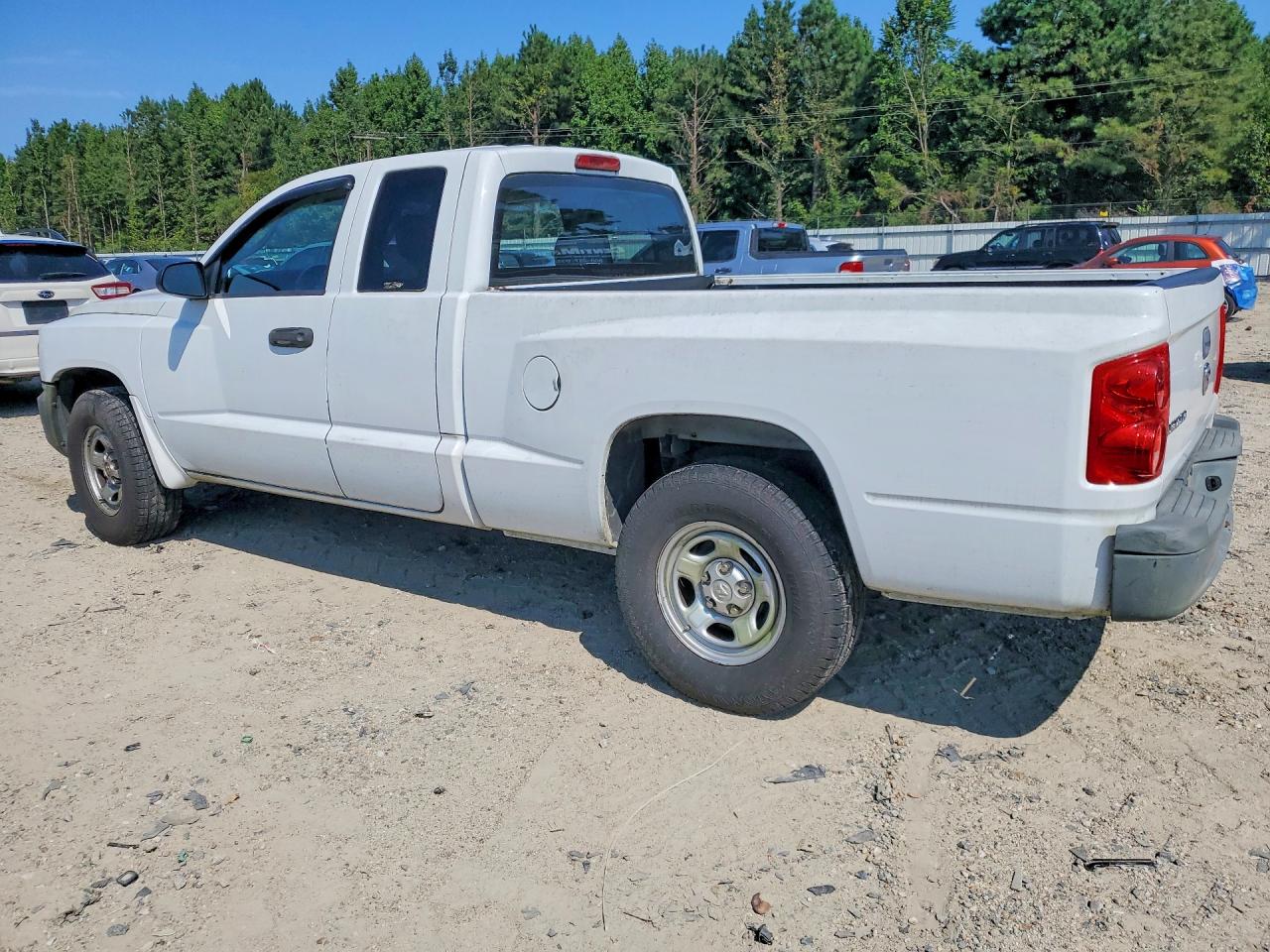 2008 Dodge Dakota St White vin: 1D7HE22K68S538643