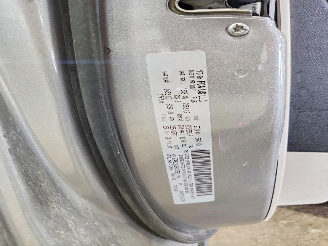 2017 Chrysler Pacifica Touring L Silver vin: 2C4RC1BG3HR539583
