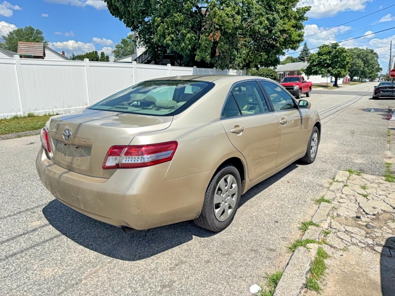 2011 Toyota Camry Base Gold vin: 4T4BF3EK6BR098855