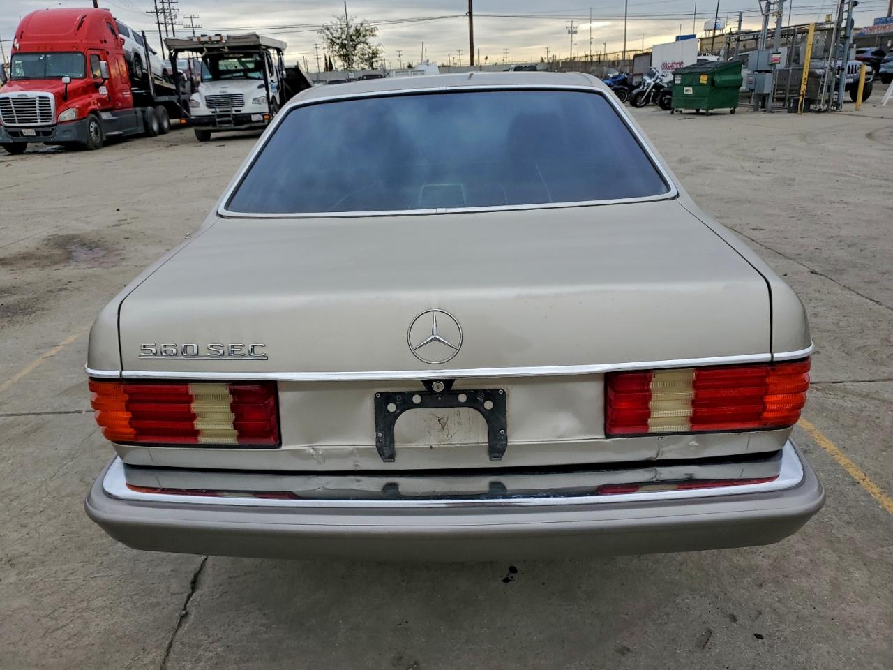 1986 Mercedes-benz 560 Sec Бежевый vin: WDBCA45D5GA245991