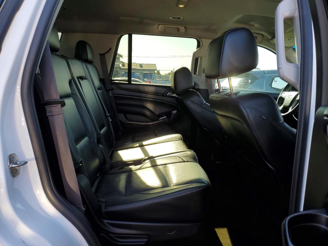 2015 Chevrolet Tahoe C1500 Lt White vin: 1GNSCBKC2FR668199