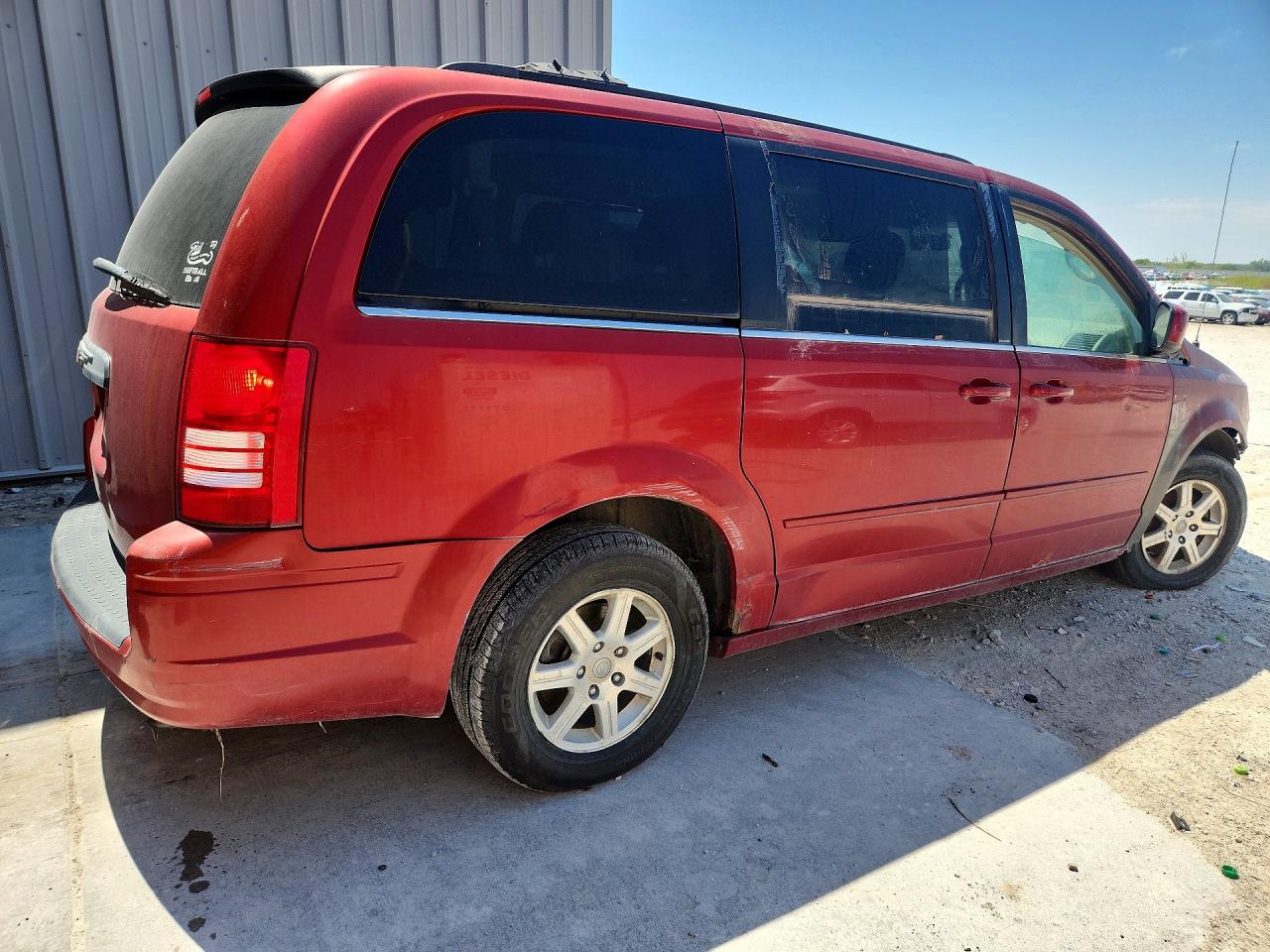 2008 Chrysler Town & Country Touring Red vin: 2A8HR54P68R658770