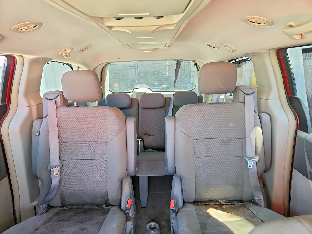 2008 Chrysler Town & Country Touring Red vin: 2A8HR54P68R658770
