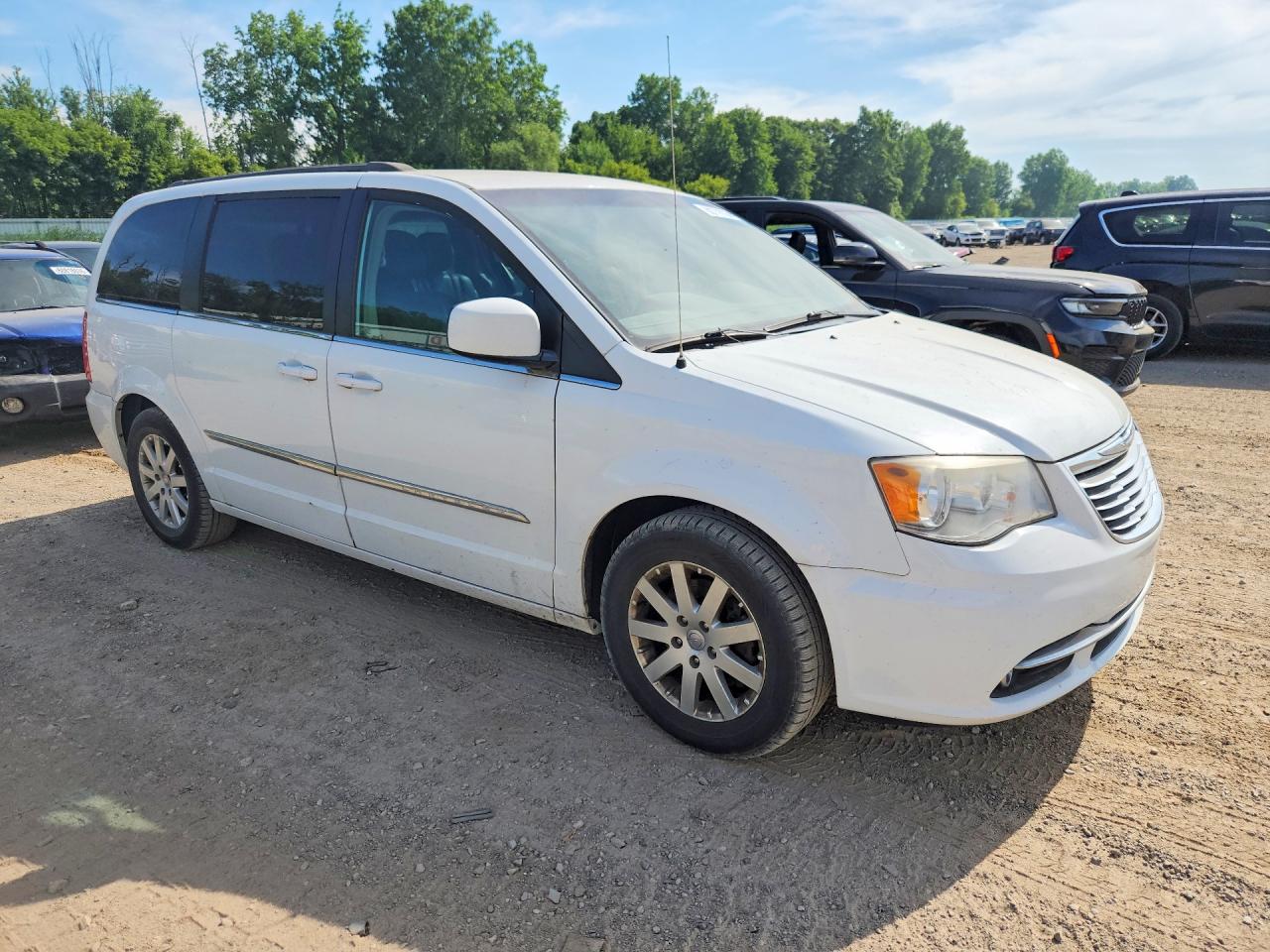 2014 Chrysler Town & Country Touring White vin: 2C4RC1BG4ER158191