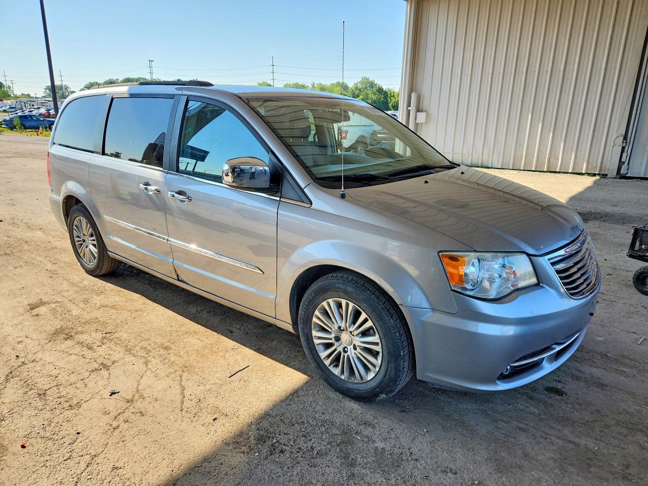 2015 Chrysler Town & Cntry Silver vin: 2C4RC1CG9FR742067