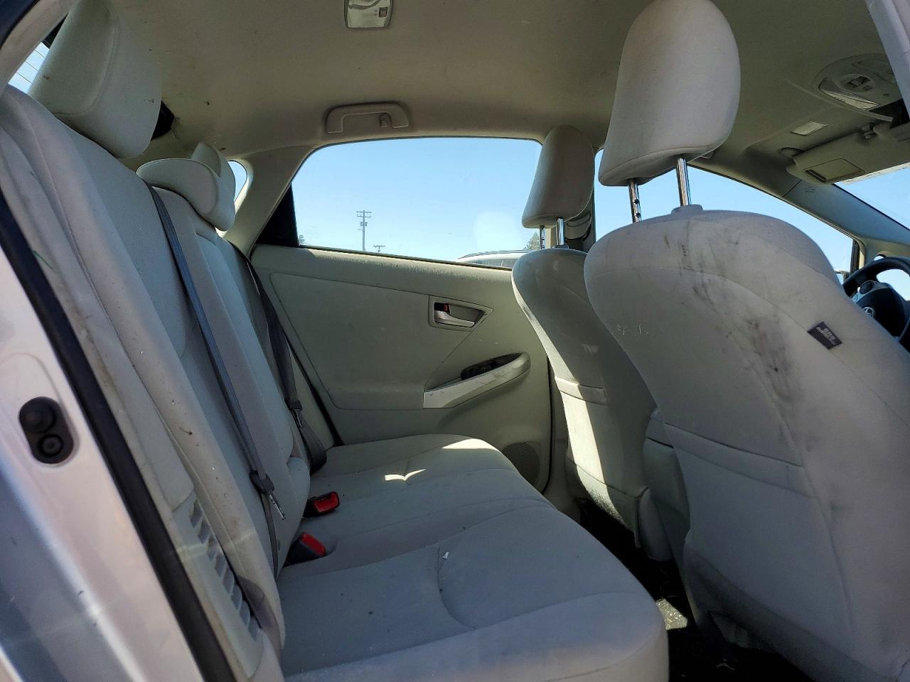 2015 Toyota Prius Three Silver vin: JTDKN3DU7F0433817