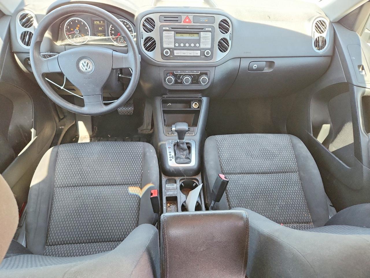 2010 Volkswagen Tiguan Se Silver vin: WVGBV7AX6AW523838