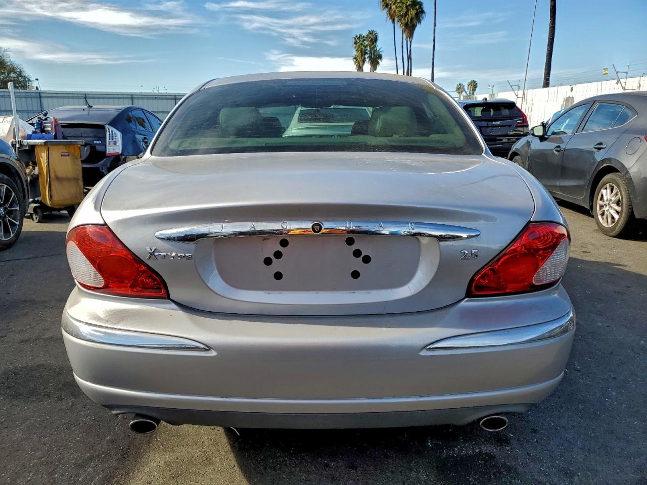 2002 Jaguar X-type 2.5 Silver vin: SAJEA51DX2XC77979