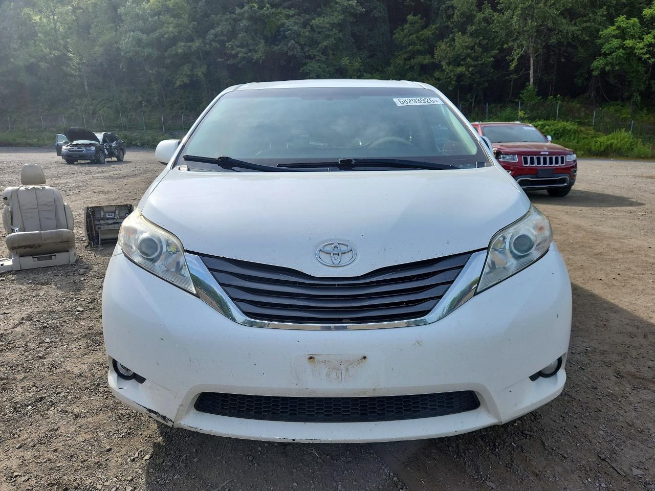 2012 Toyota Sienna Xle 8-passenger White vin: 5TDYK3DC4CS223808