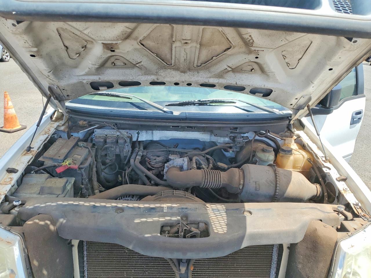 2005 Ford F150 Белый vin: 1FTRF12235NA79653