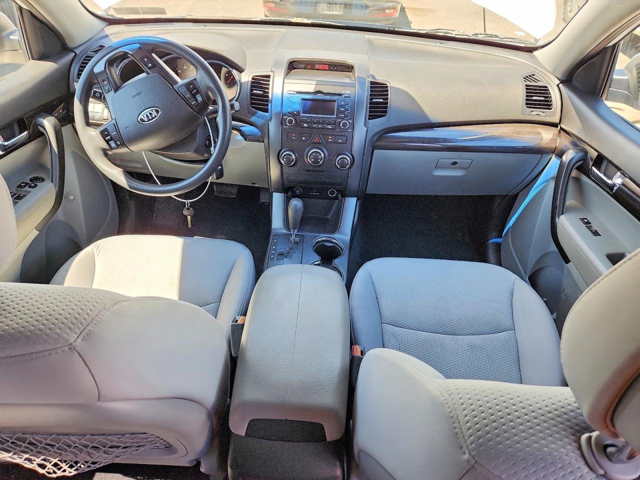2011 Kia Sorento Lx White vin: 5XYKT3A16BG016211
